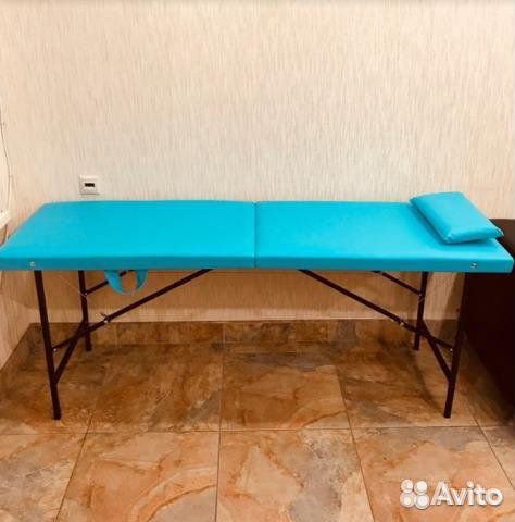 Кушетка, лампа, пылесос, подставка