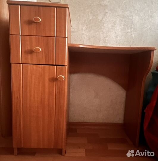 Туалетный столик без зеркала