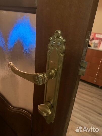 Дверь межкомнатная Б/У из цельного массива