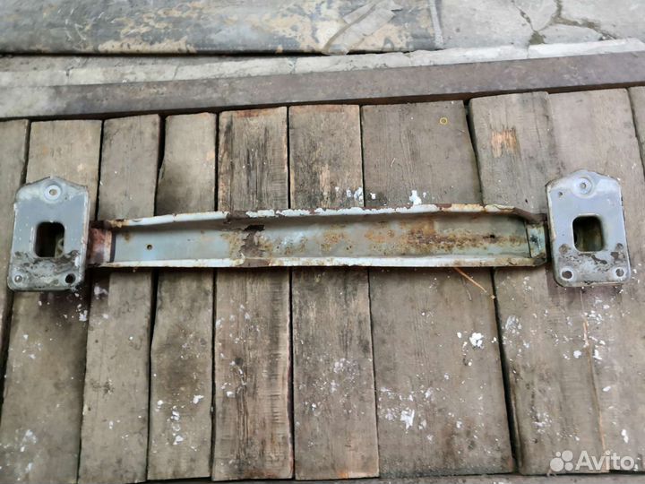 Усилитель заднего бампера