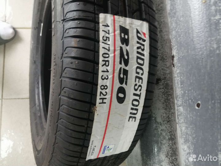 Bridgestone B250 175/70 R13 82H