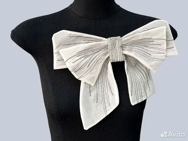 Брошь бант крупный белый из ткани