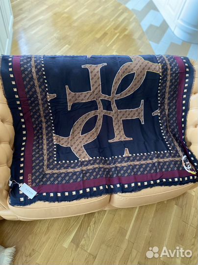 Палантин Guess