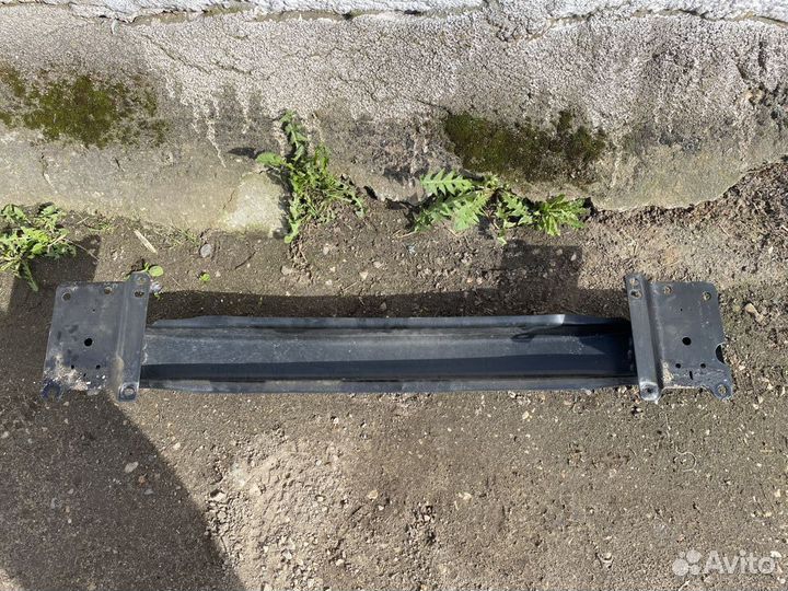 Усилитель переднего бампера Volkswagen New Beetle