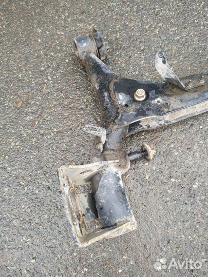 Балка подвески задняя Toyota Prius NHW20