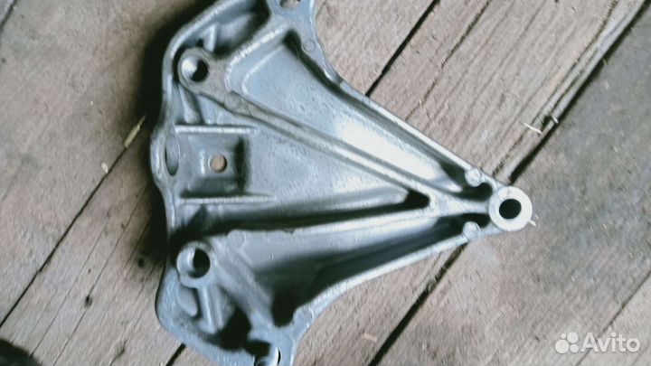 Опора кпп wv