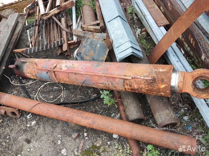 Гидроцилиндр выдвижения стрелы