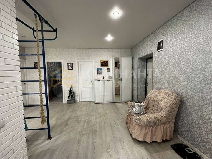 4-к. квартира, 82 м², 2/2 эт.