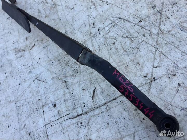 Поводок стеклоочистителя передний