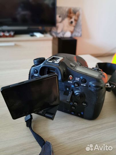 Зеркальный фотоаппарат sony a77 ii и 2 объектива