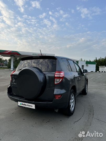 Toyota RAV4 2.0 CVT, 2011, битый, 200 000 км