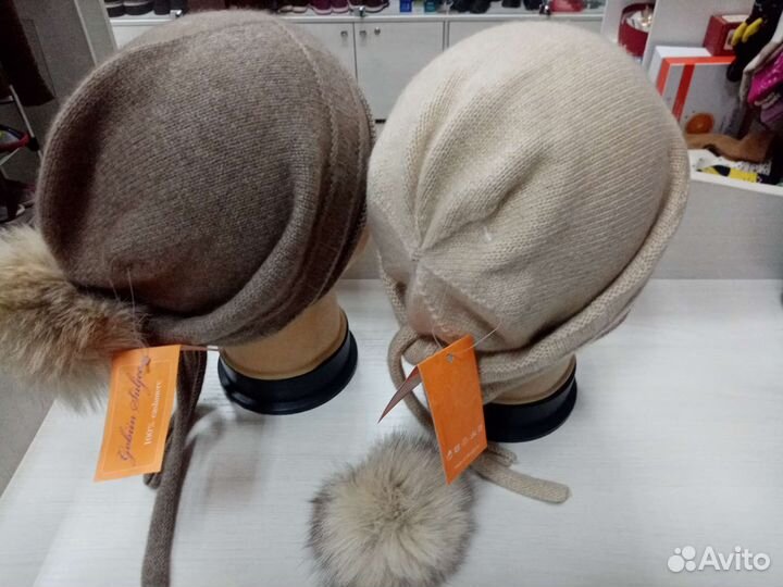 Косынки из кашемира с пумпонами. Монголия