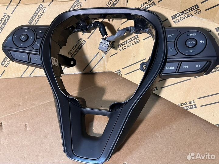 Накладка кнопки руля Toyota Camry 70, Rav 5 Xa 50