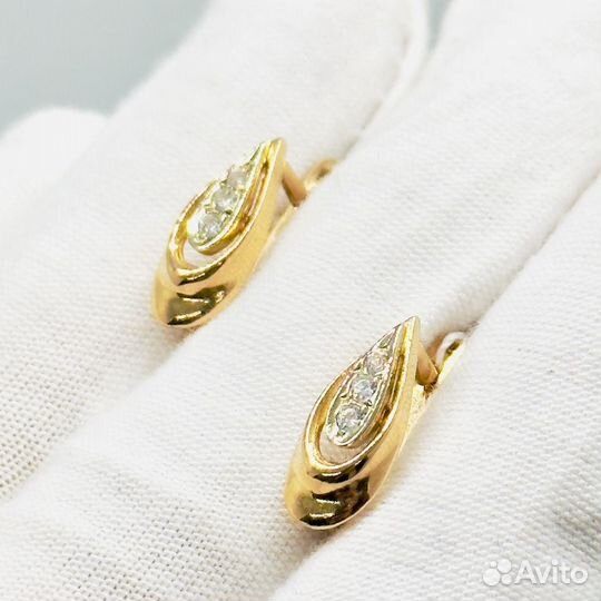 Золотые серьги с камнем