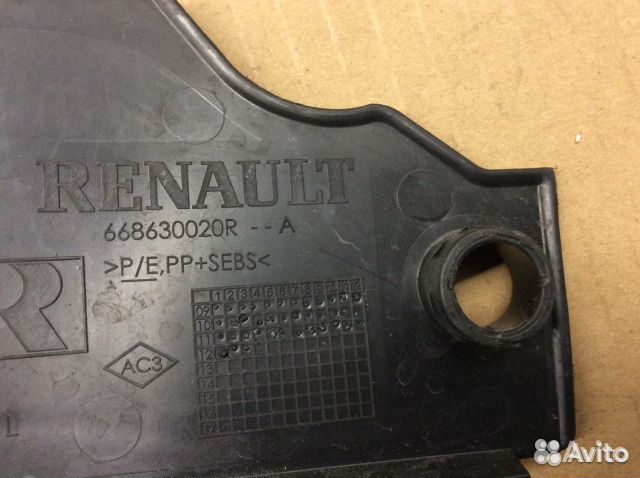 Крепления петли капота Рено Флюенс после 2010г