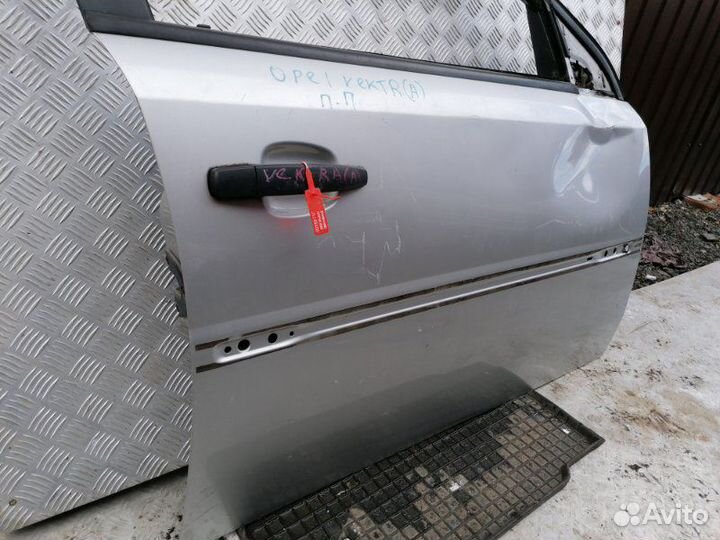 Дверь передняя правая Opel Vectra C 1.8Z18XER