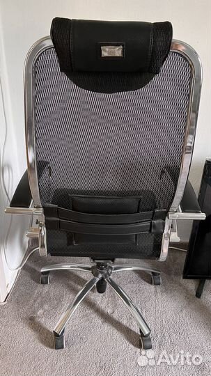 Офисное кресло