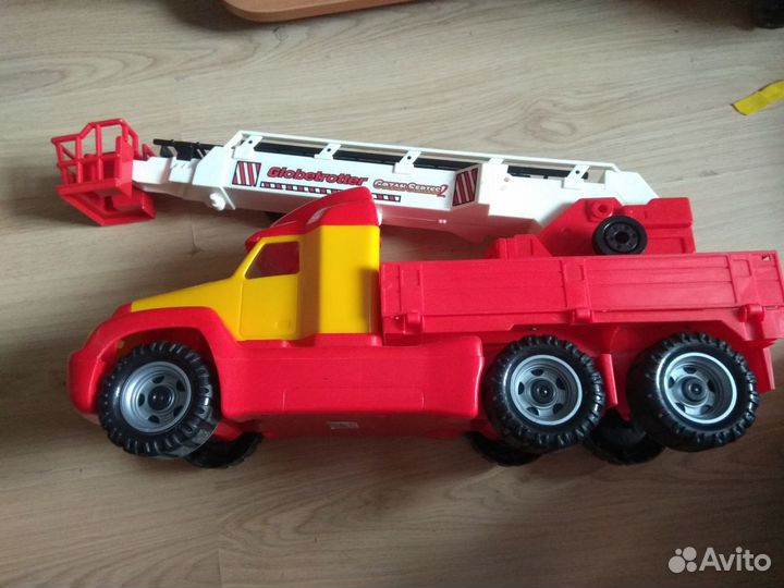 Пожарная машина игрушечная