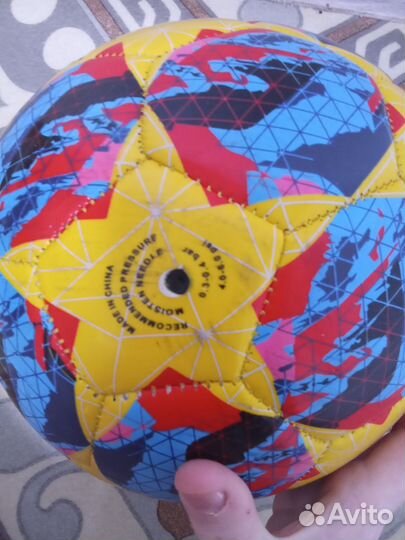 Футбольный мяч