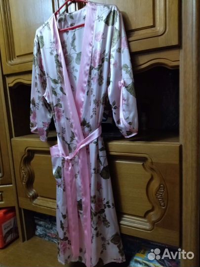 Халатики 2 шт, размер (46-48), листайте