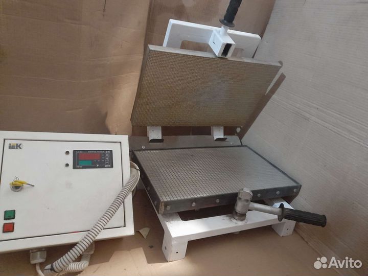 Электрическая вафельница новая