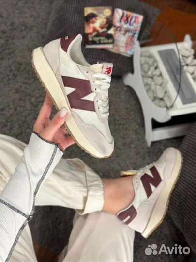 Кроссовки женские New Balance