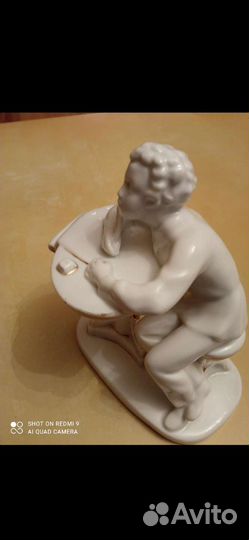 Фарфоровая статуэтка ссср. лфз. 