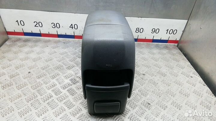 Подлокотник Toyota RAV4 2 (XA20) 2002