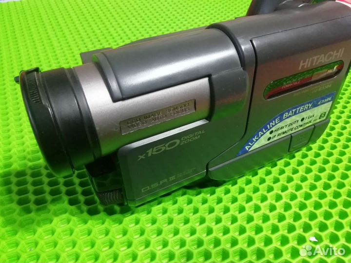 Видеокамера Hitachi VM- E338E