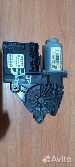 Мотор стеклоподъемника LH Skoda Octavia A5