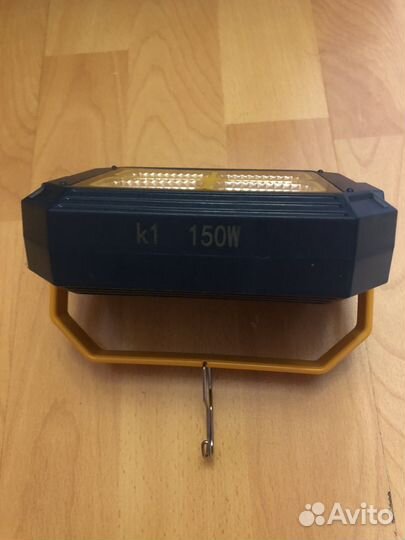 Аккумуляторный прожектор на солнечной батареи