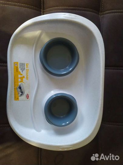 Пластиковый поднос с мисками