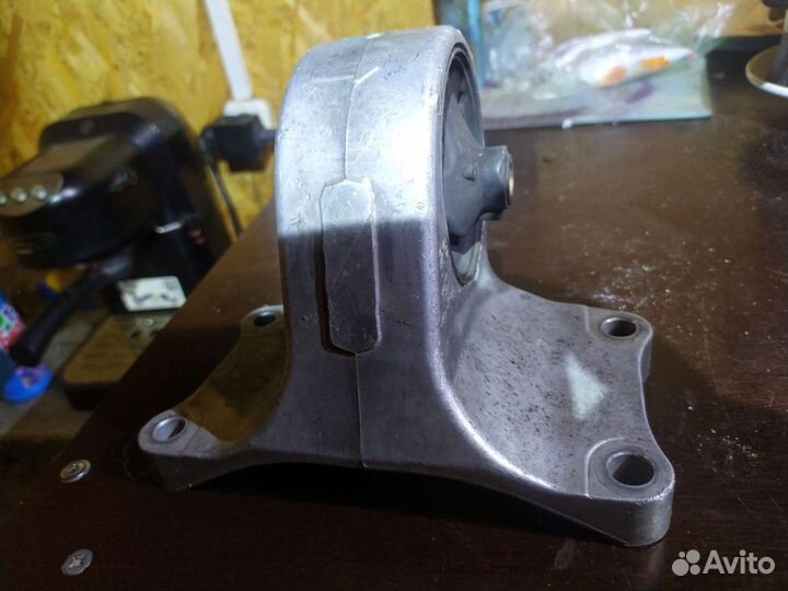 Подушка двигателя