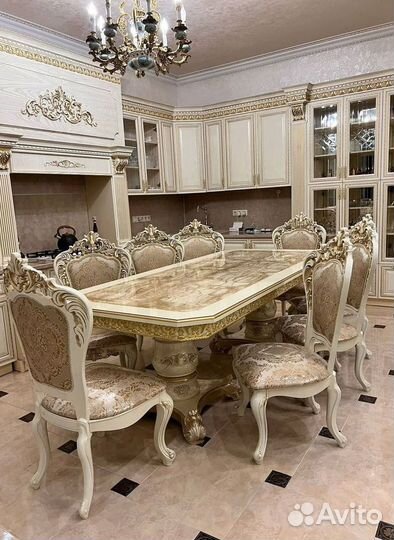 Обеденный стол и стулья