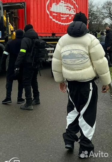 Пуховик Corteiz