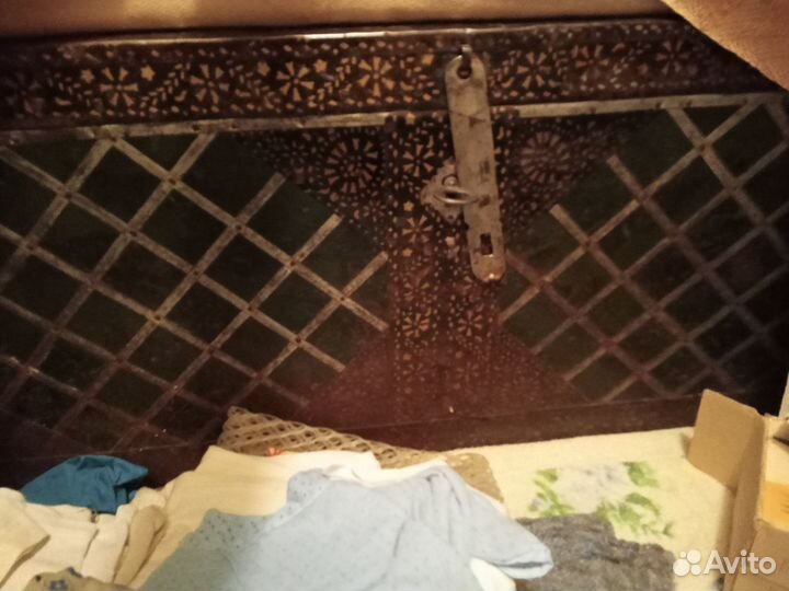 Сундук деревянный старинный с музыкальным замком