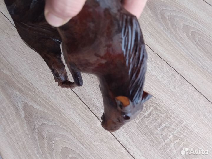 Лось резной из дерева