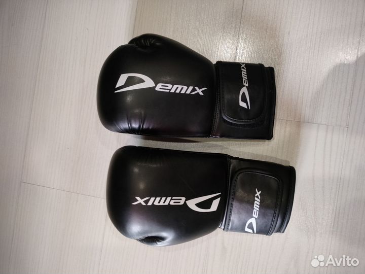 Боксерские перчатки demix