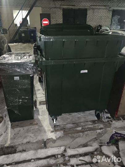 Евроконтейнер для мусора 1100 литров и 240 литров