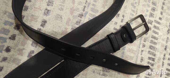 Мужской кожаный ремень черный