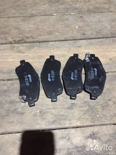 Тормозные колодки Toyota avensis передние