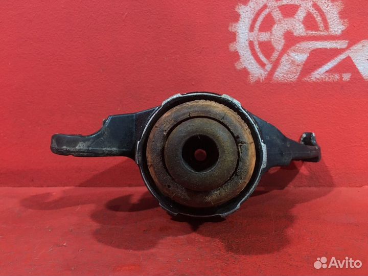 Опора стойки задняя левая Land Rover Discovery