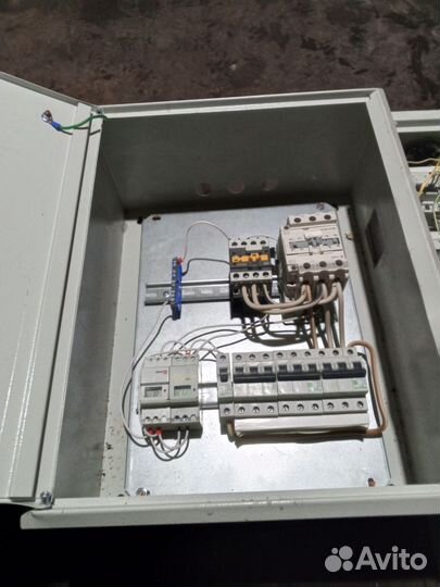 Электрощиток с автоматами. Б у