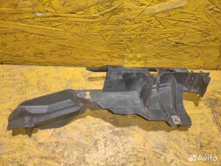 Накладка на крыло правая Ford Focus 3 CB8 1 L