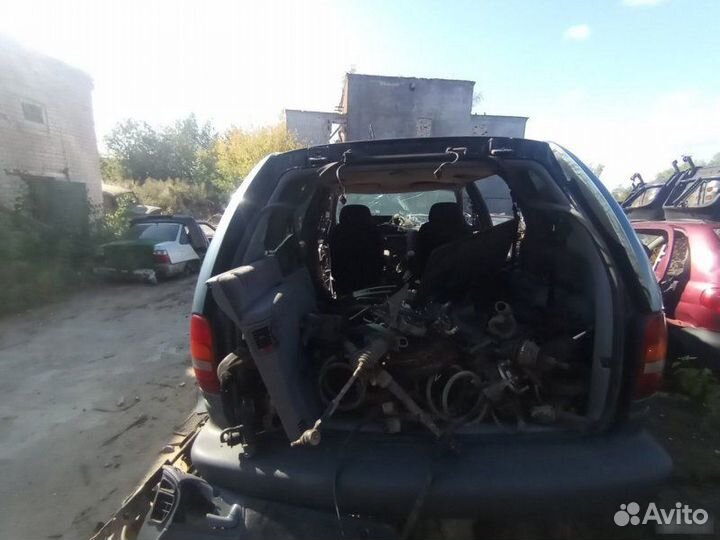 Кулак поворотный передний левый Chrysler Voyager 3