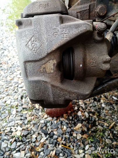 Передний правый суппорт Renault Duster 4wd