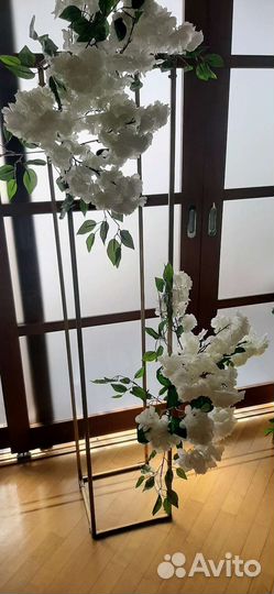 Стойка с цветами