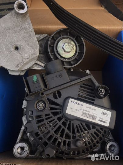 Генератор Volvo V40 CC 2014 г. б/у