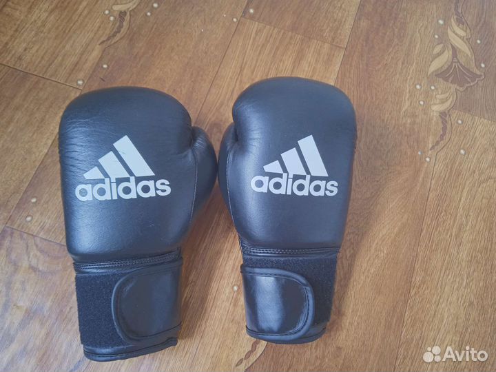 Боксёрские перчатки