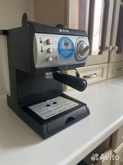 Кофеварка с капучинатором vitek